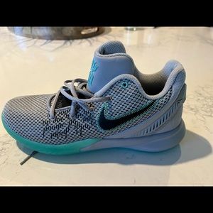 Nike Kyrie Irving Basketball Shoes 8.5